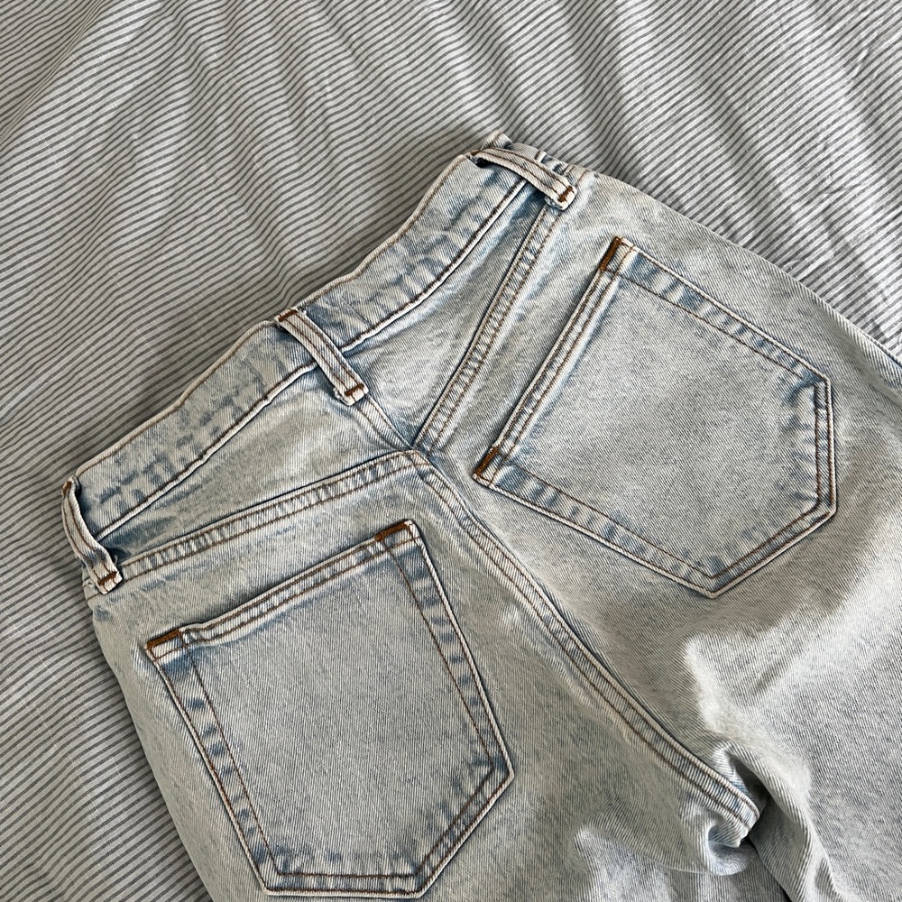 Abercrombie Ultra High Rise 90s Jeans - Picture 5 of 7